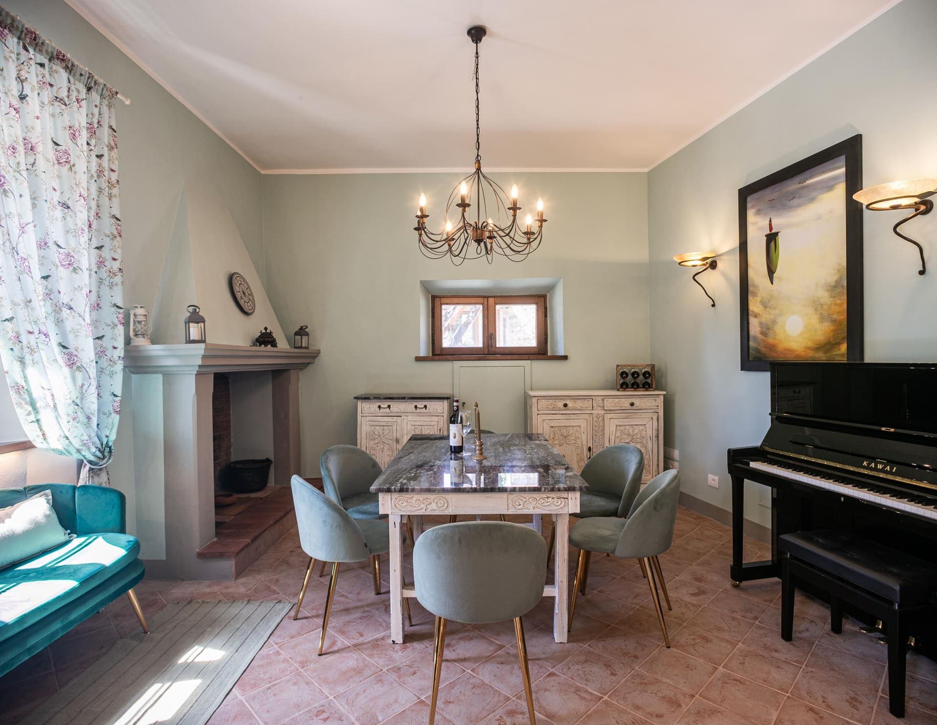 Dining room with piano