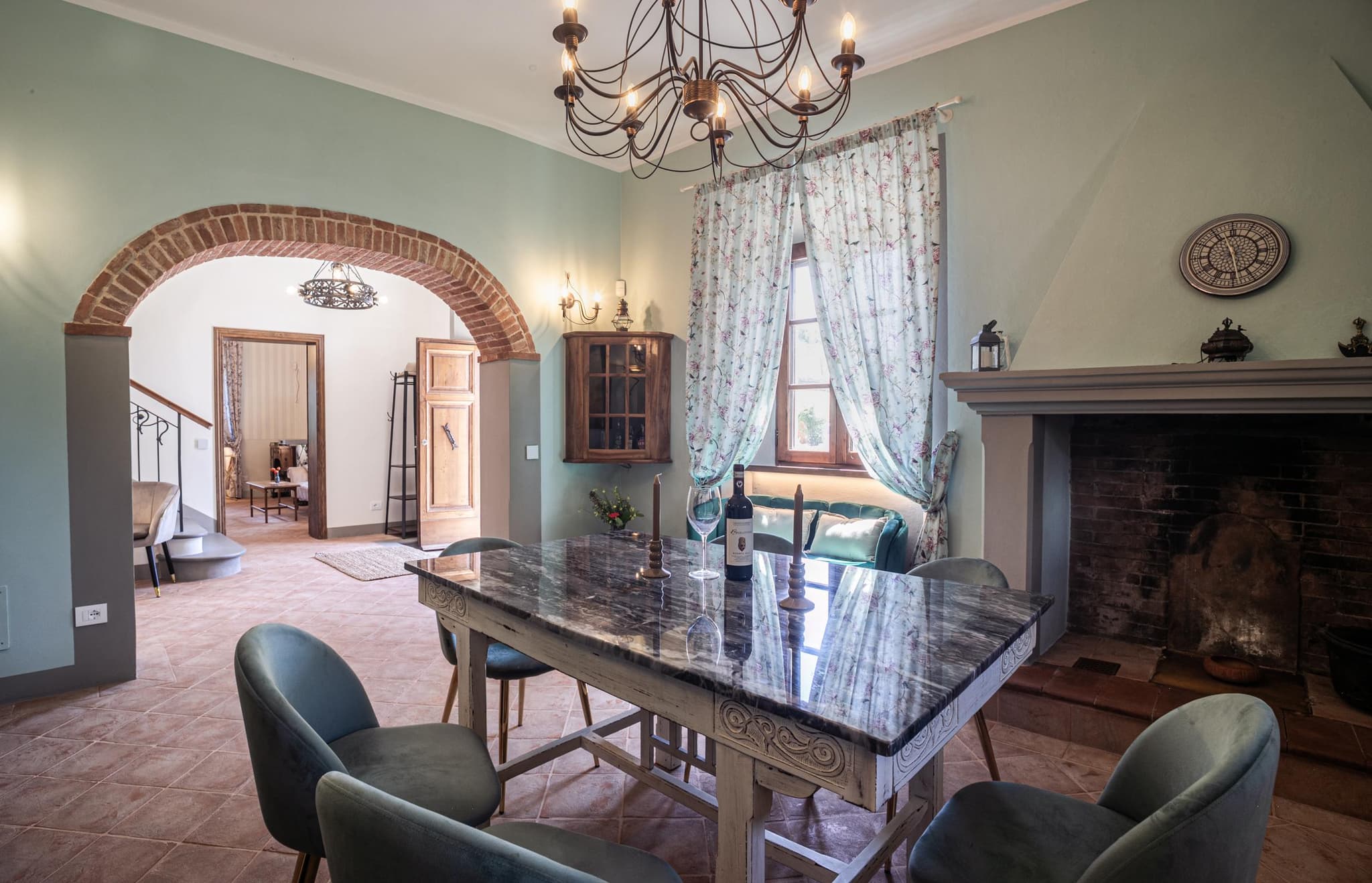 Dining room fireplace detail