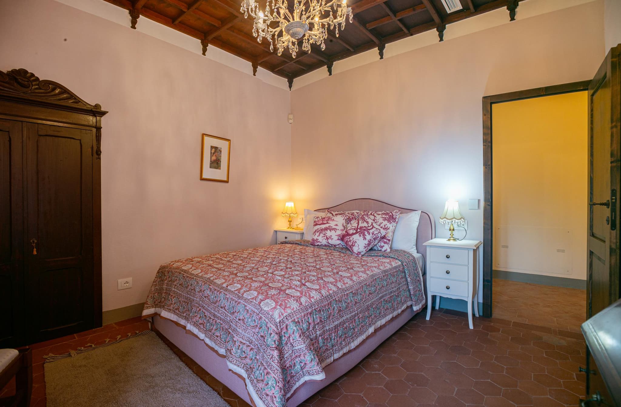 Camera Rosa exposed beams