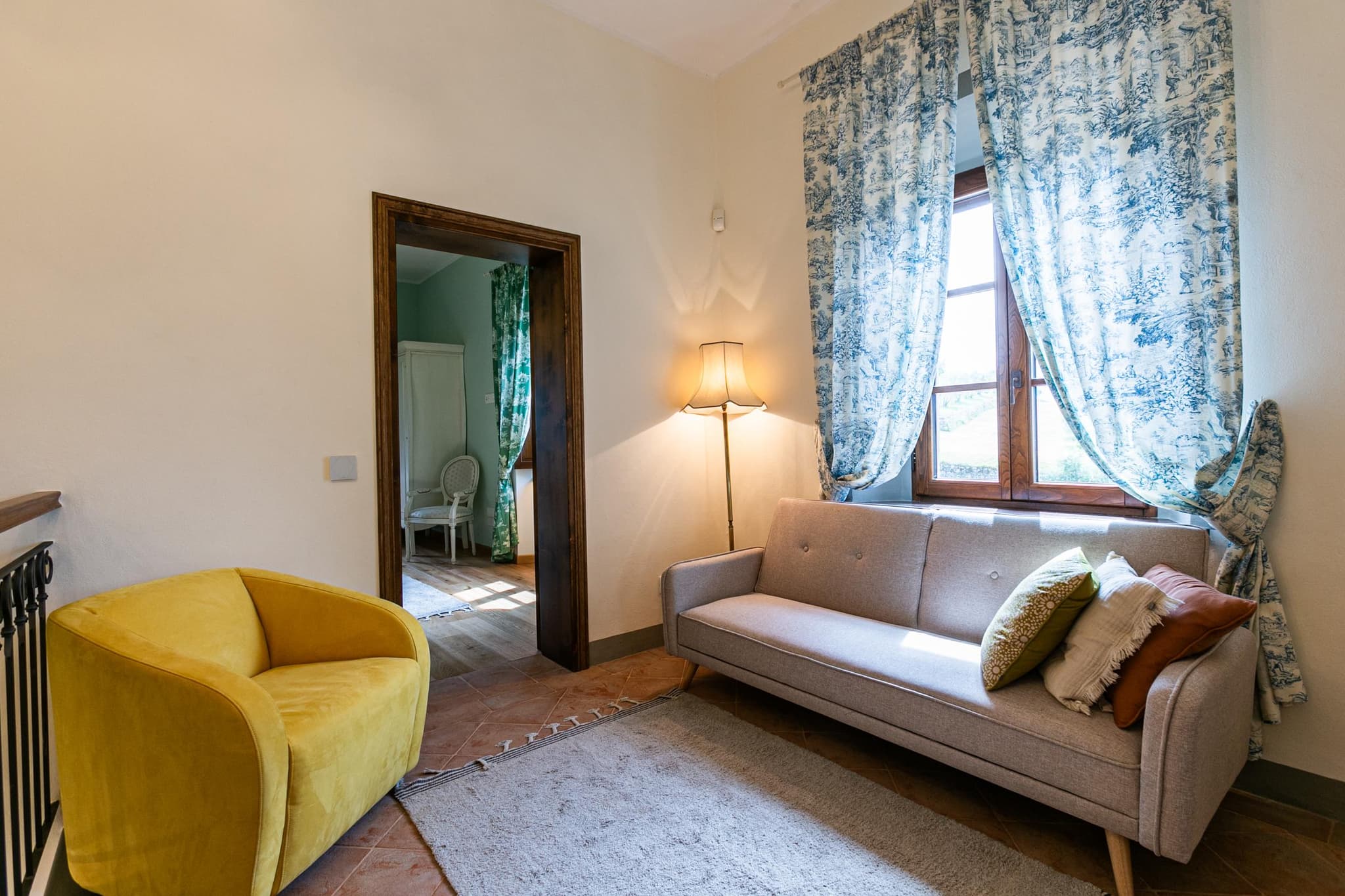 Upstairs sitting area with toile curtains