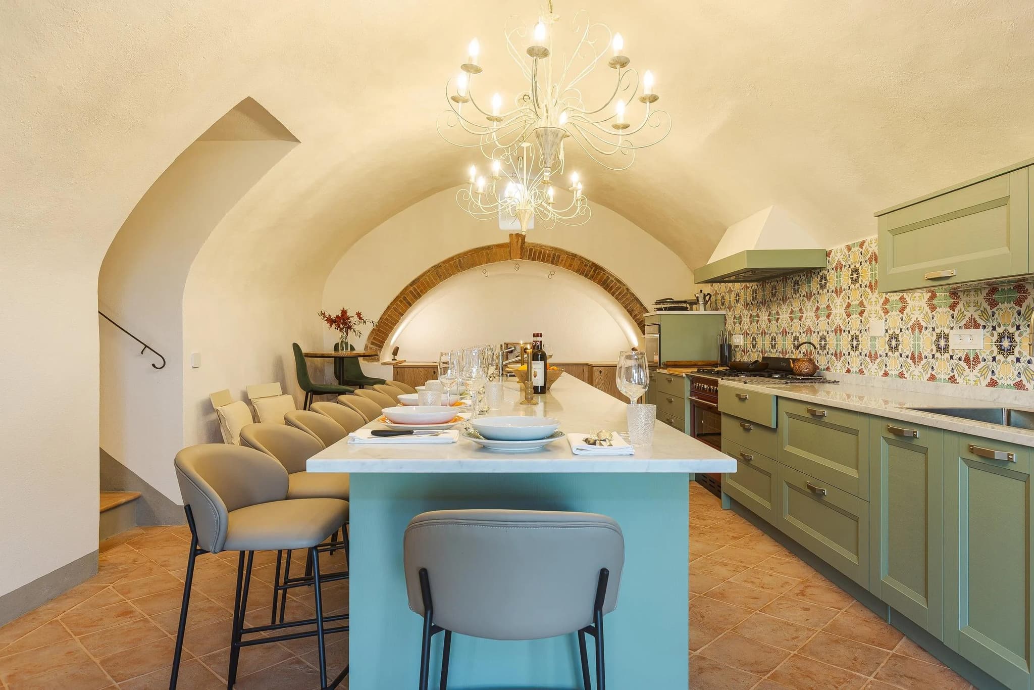 Grand kitchen dining